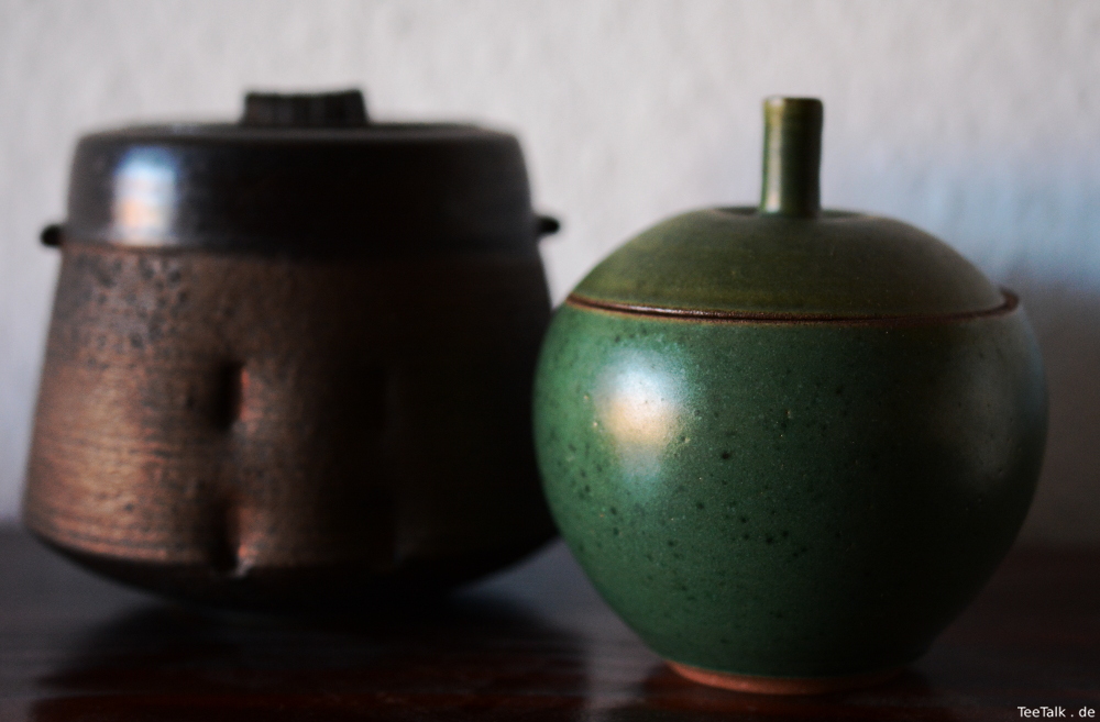 zwei Keramikdosen