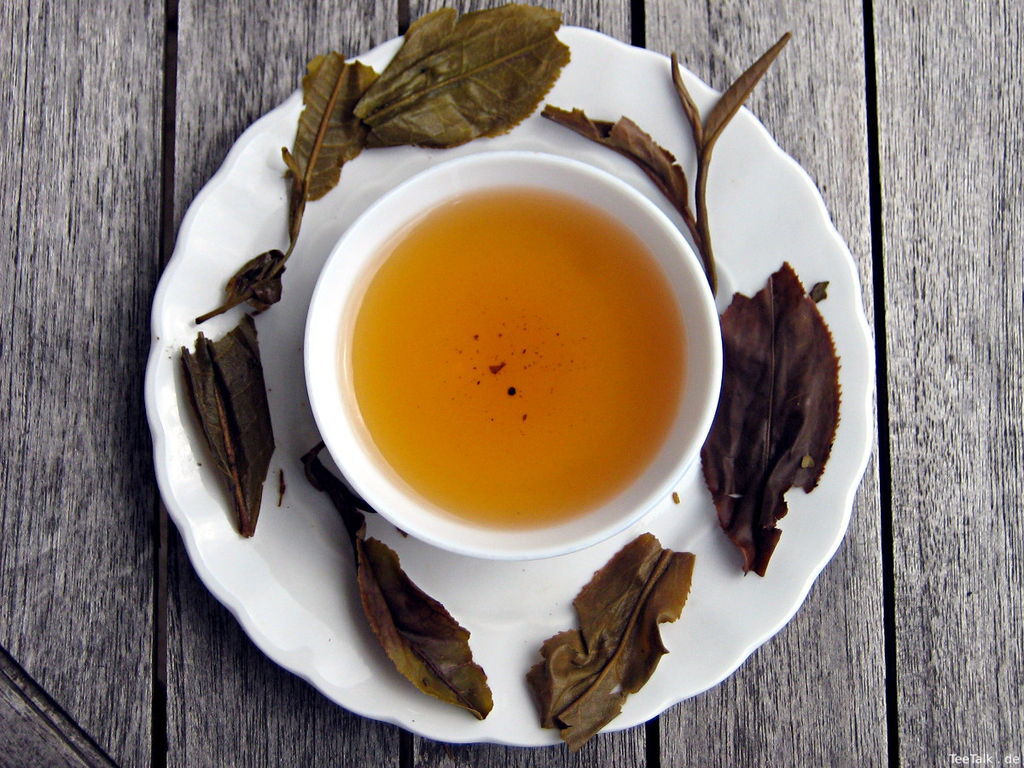 2008 Yunnan BanZhang King Teeschale und Blätter
