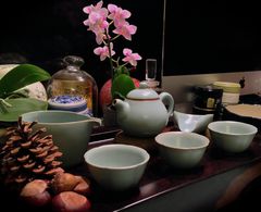 Teetisch mit Lin´s Ceramic Ju Ware Set