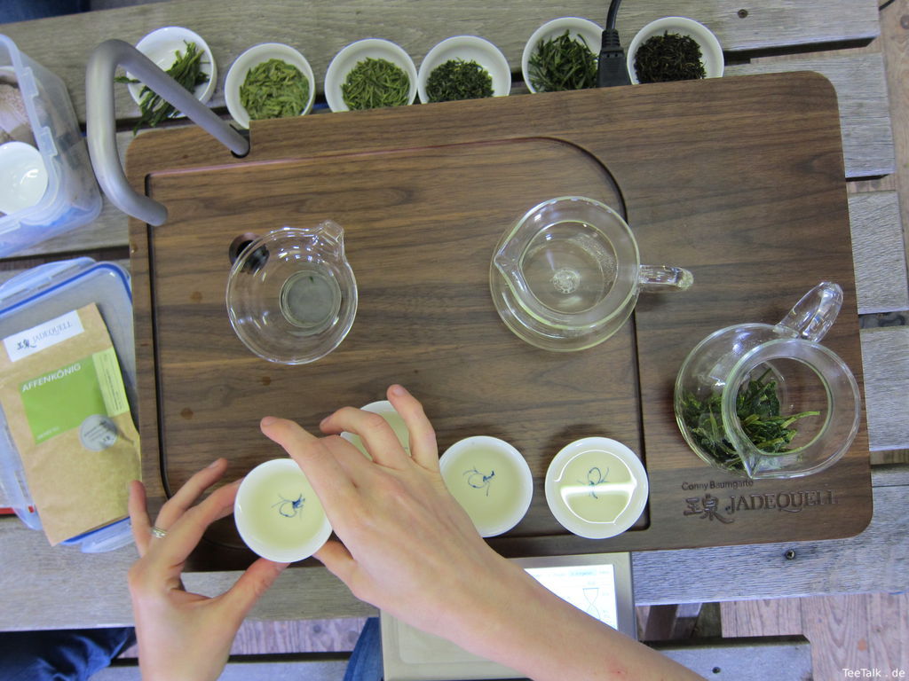 Jadequell und chinesische Teezeremonie