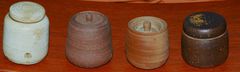 Vier Keramikgefäße für Pu-Erh