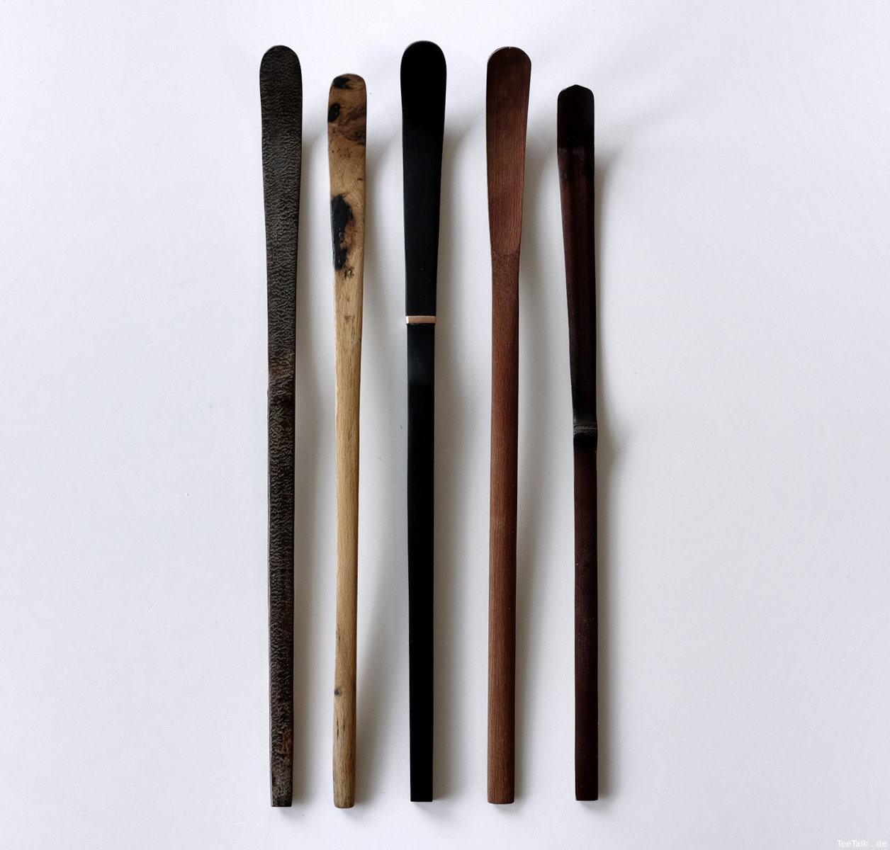 Chashakus: Kirschrinde/holz (?), Kakiholz, Gagat (fossiles Holz), unbekannt, dunkler Bambus.