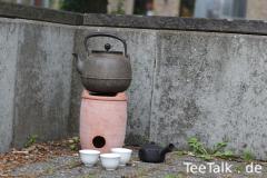 Outdoor-Teesession mit Kohlestövchen und Lukes Tetsubin