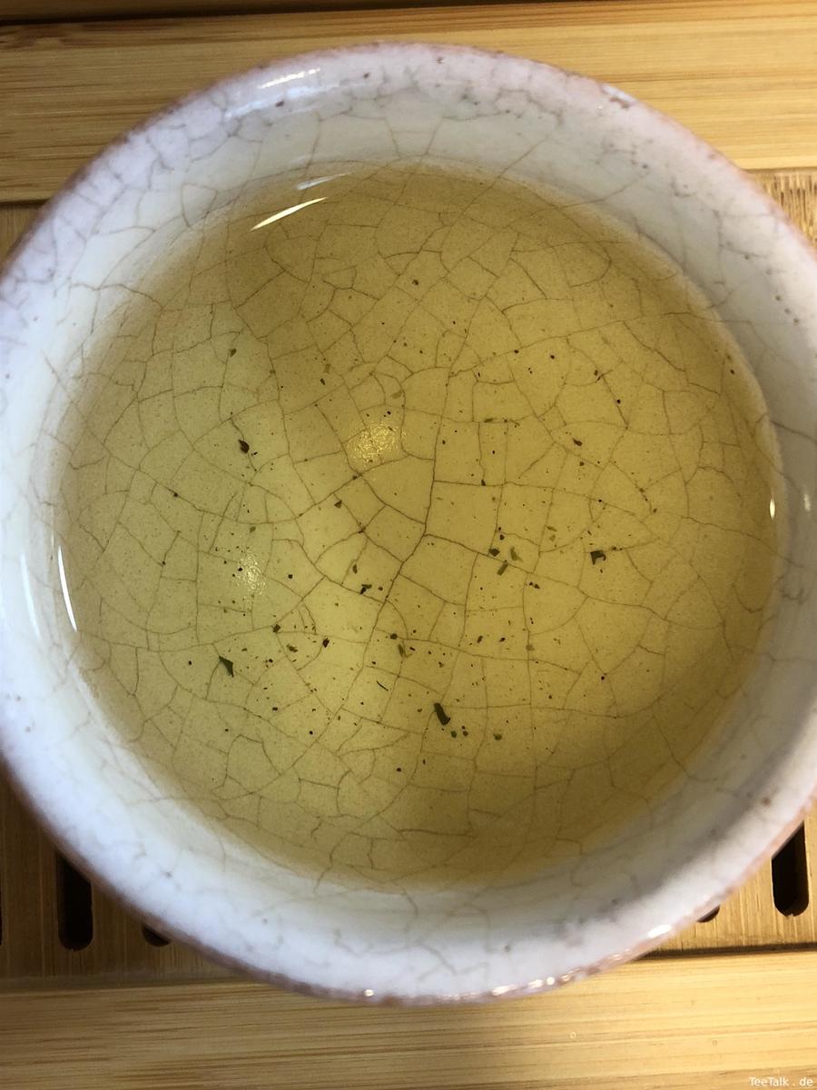 Kōshun Ōlong Tea in Hagi-yaki cup