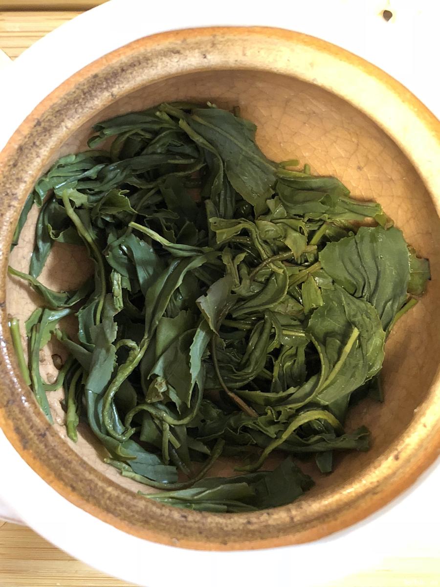 Kōshun Ōlong Tea nasse Blätter